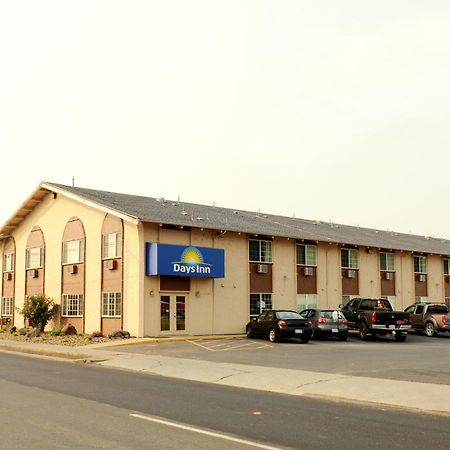 Days Inn By Wyndham Якима Екстериор снимка