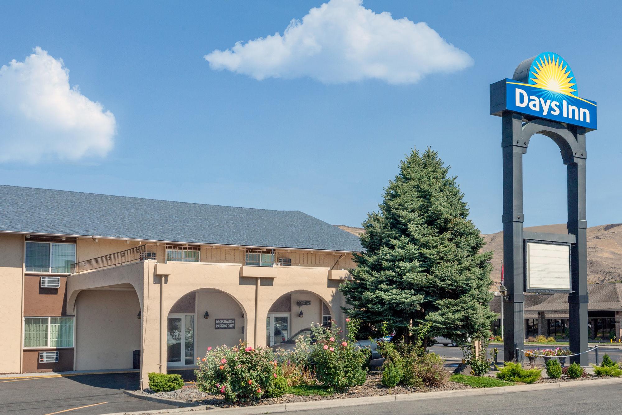 Days Inn By Wyndham Якима Екстериор снимка