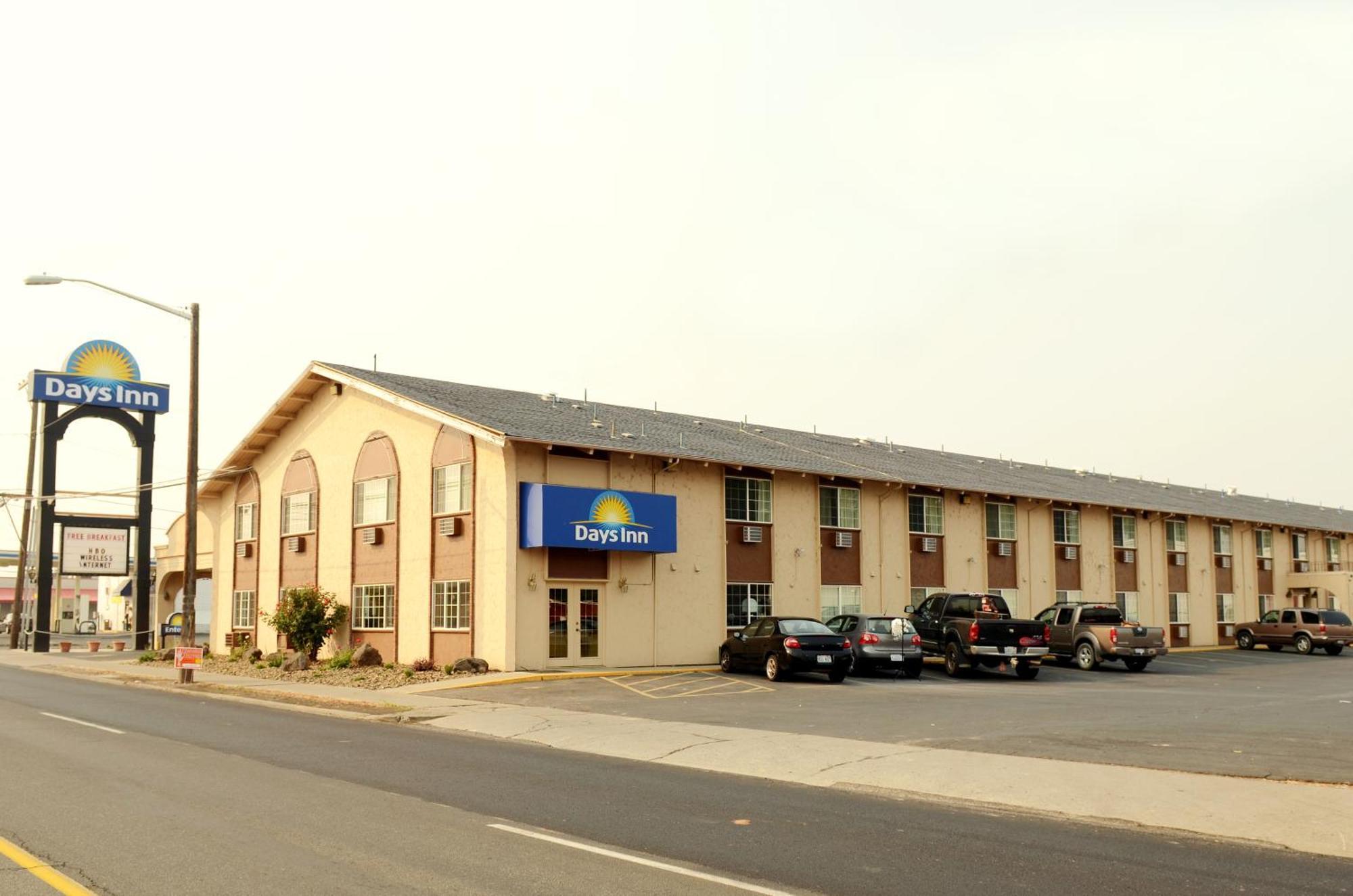 Days Inn By Wyndham Якима Екстериор снимка